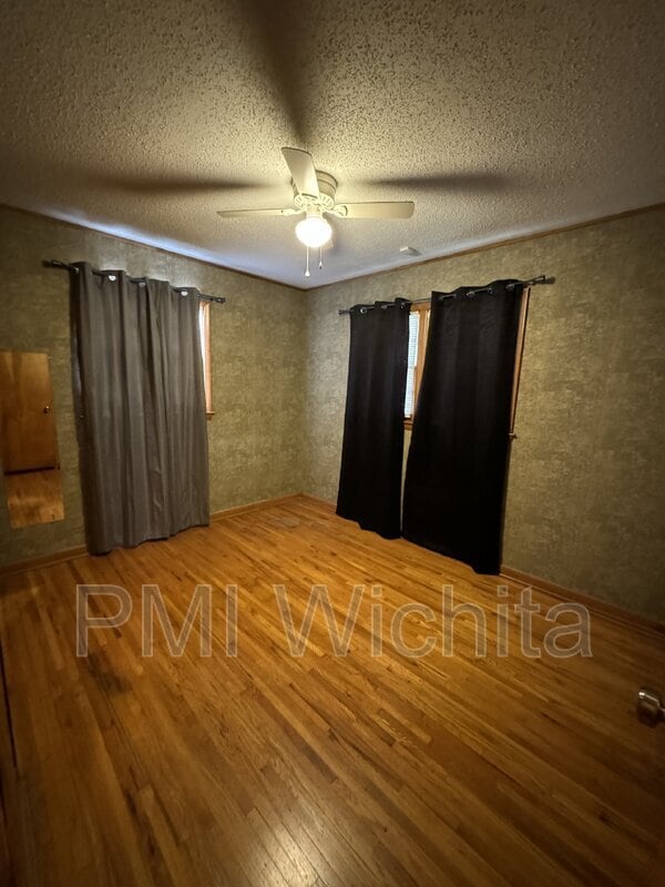 2322 W 29th St S