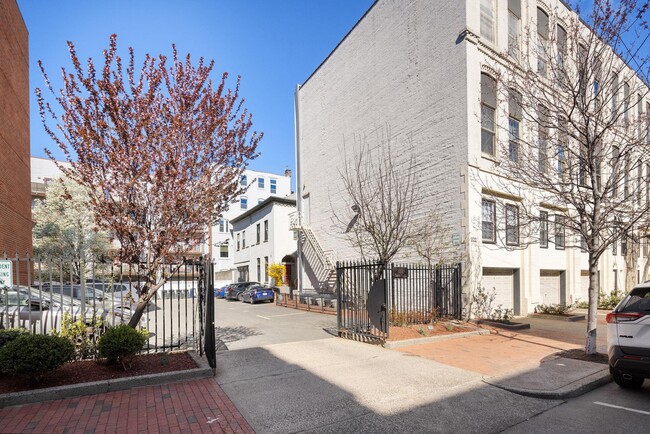 Photo - 222 Clinton St Unit 13