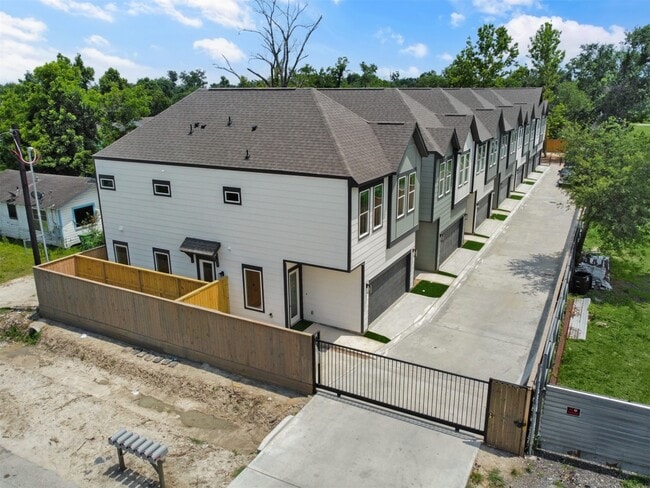 Photo - 2410 Vaughn St