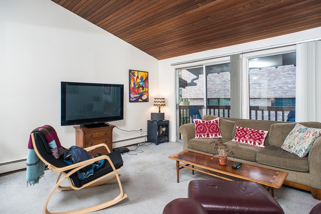 Sala de estar - 608 High St