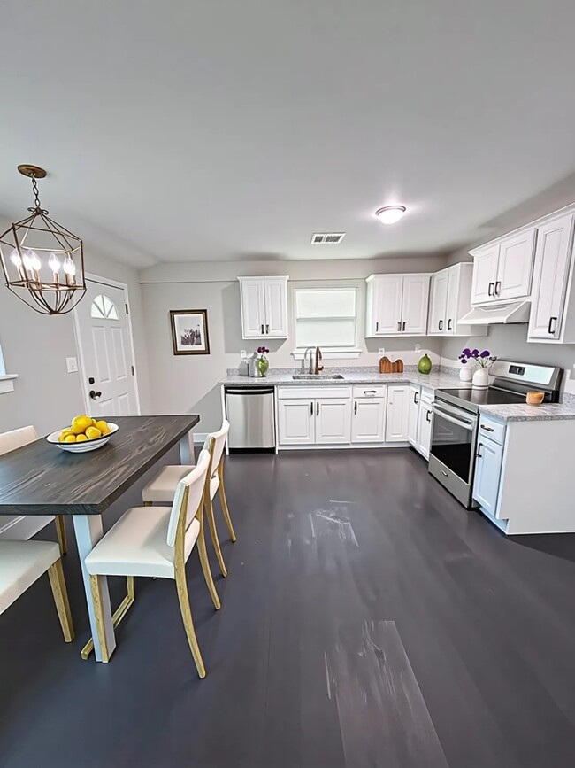 Photo - 866 N Victory Dr