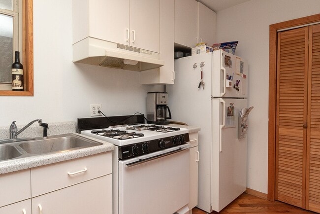 Photo - 1307 N Greenview Ave Unit F4