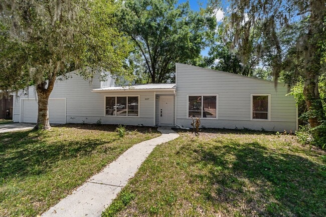Beautifully Renovated 3 Bed 2 Bath Home in... - Beautifully Renovated 3 Bed 2 Bath Home in...