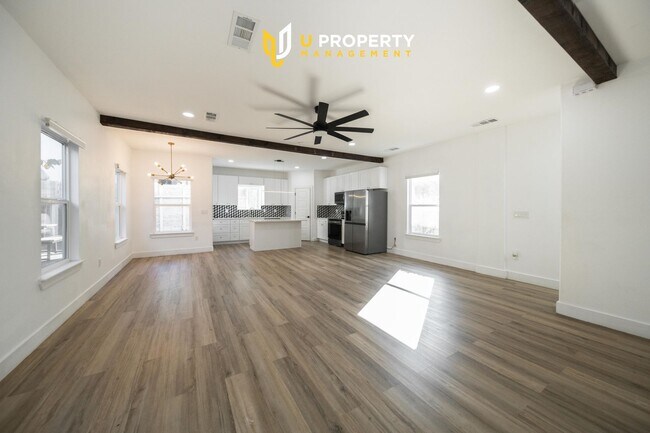 Photo - Downtown Dallas, morden home! Tenants choose to keep the furnatures or remove.