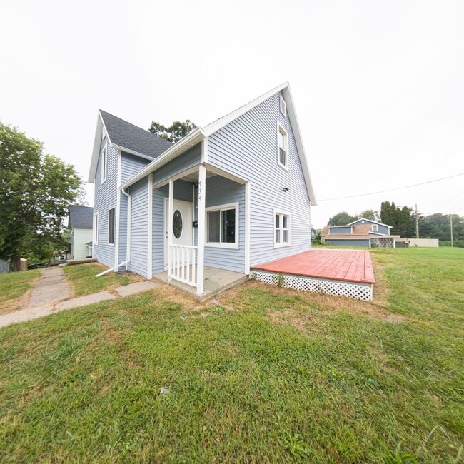 Building Photo - Update 3 bedroom 2 bath home