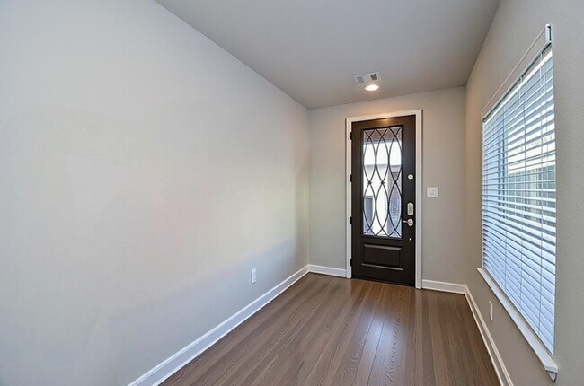Photo - 1536 Dian St