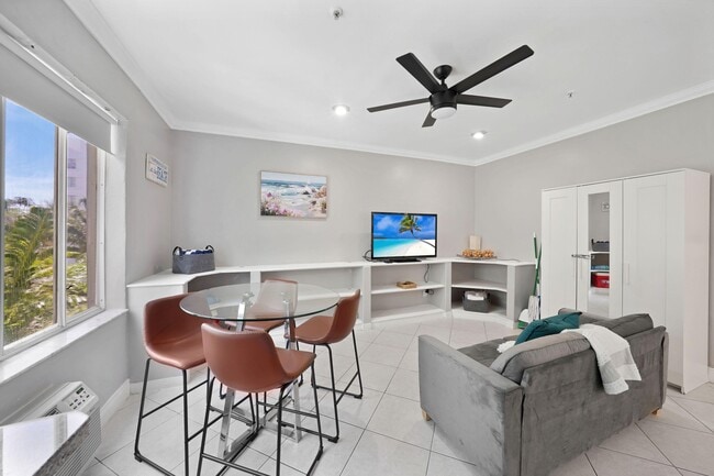 Building Photo - 3710 Collins Ave Unit N-304