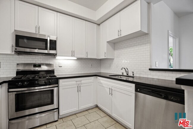 Photo - 1561 S Barrington Ave Unit 101