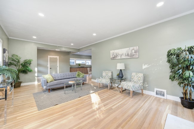 Photo - 1045 35th St