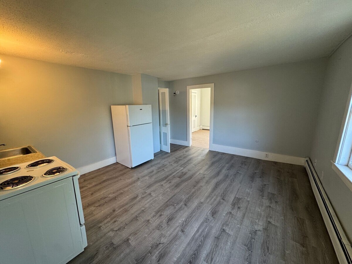 Photo - 38 Railroad St