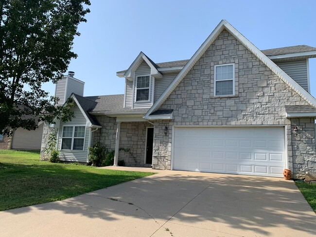 Building Photo - Beautiful 3 bedroom, 2 bathroom home with ...
