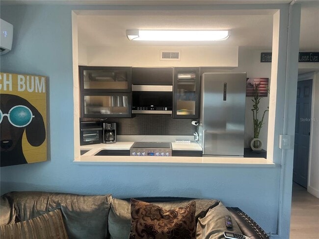 Building Photo - 11430 3rd St E Unit 3