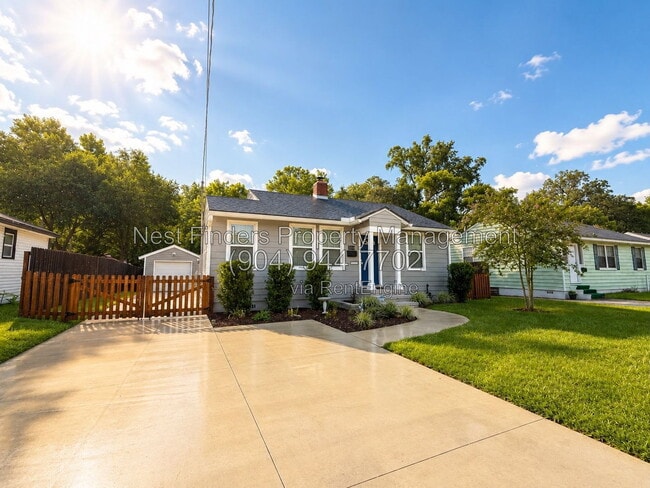 Photo - 1293 Hamilton St