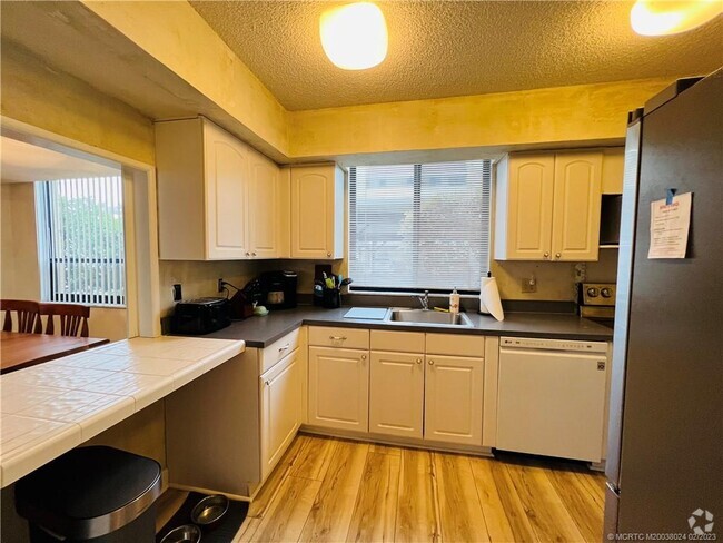 Building Photo - 3432 NE Causeway Blvd Unit 104 Rental