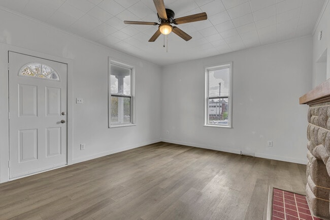 Photo - 862 Grove Ave