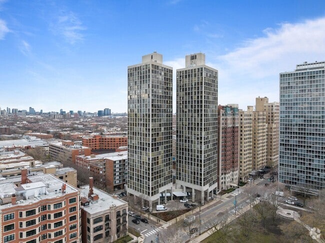 Building Photo - 345 W Fullerton Pkwy Unit 2106 Rental