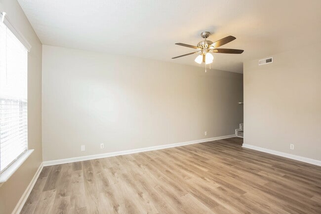 Photo - 1043 Tom Hailey Blvd