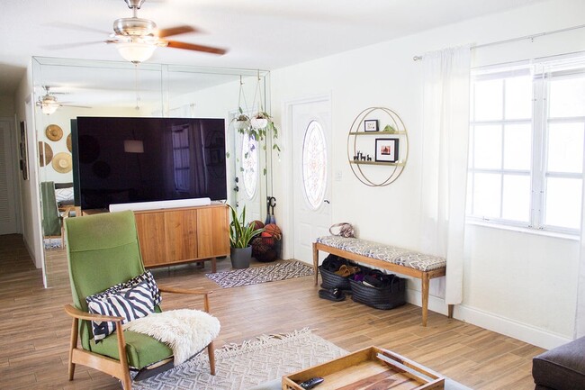 Photo - 556 NW 15th Ct