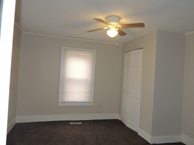 Photo - 1505 Murchison Rd