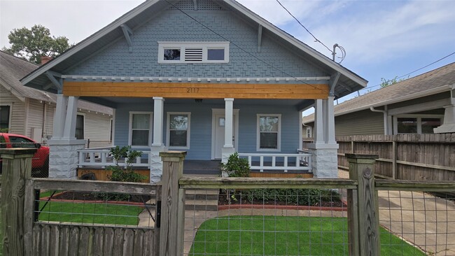 Photo - 2117 Marion St