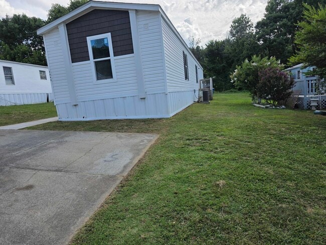 4049 Trout Ln