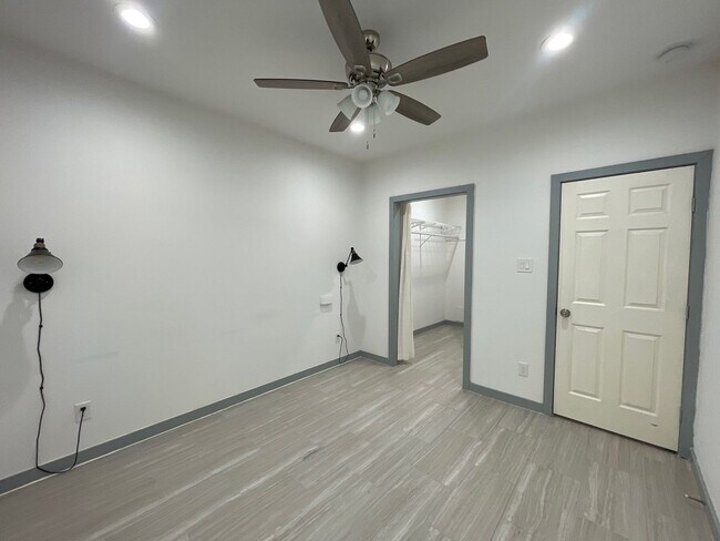 Photo - 5226 Ridgevan St