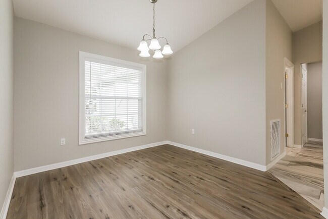 Photo - 155 Winston Manor Cir