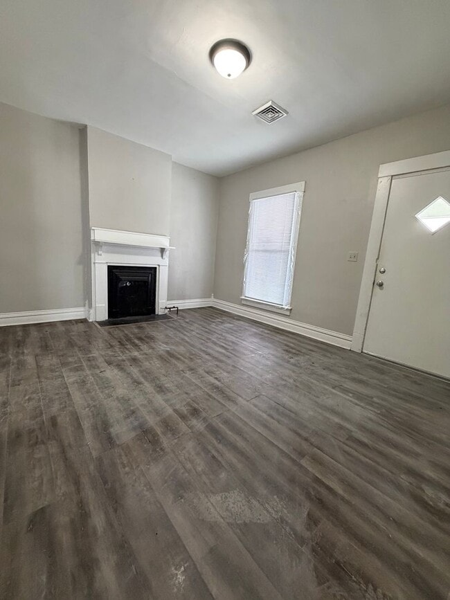 Photo - 1 bedroom ready for move in!