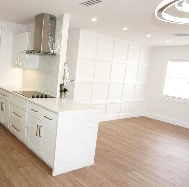 Photo - 403 Pinegrove Ave