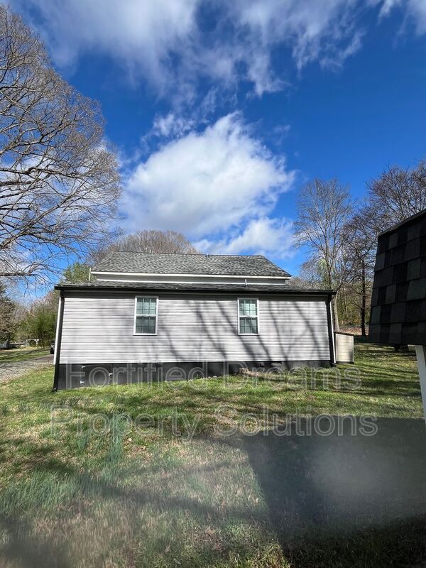 Photo - 551 Ridgeway Cir