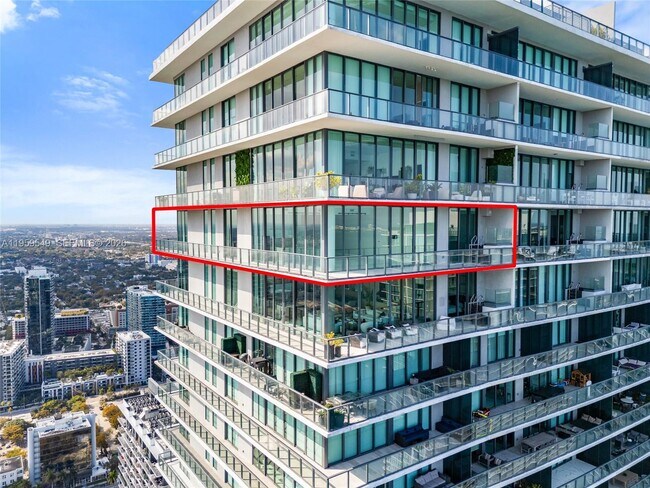 Building Photo - 480 NE 31st St Unit PH5101