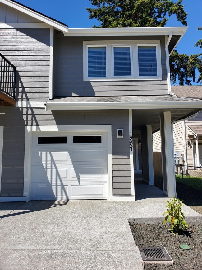 Photo - 1207 E St SE Townhome