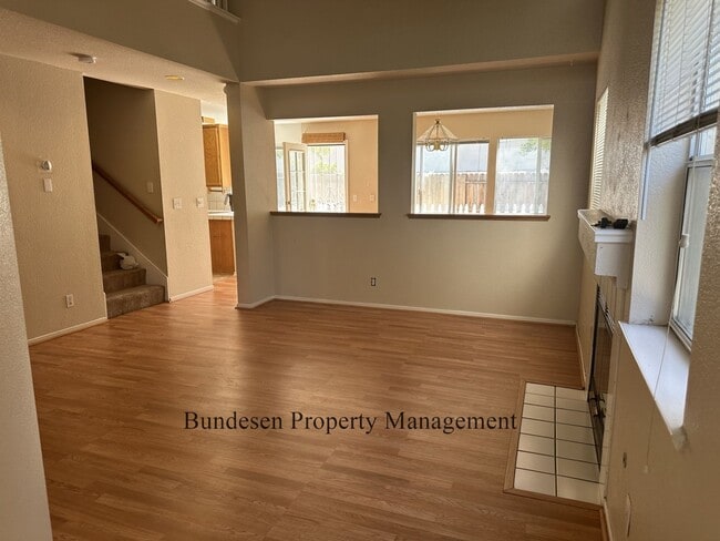 Photo - 913 Radcliff Dr