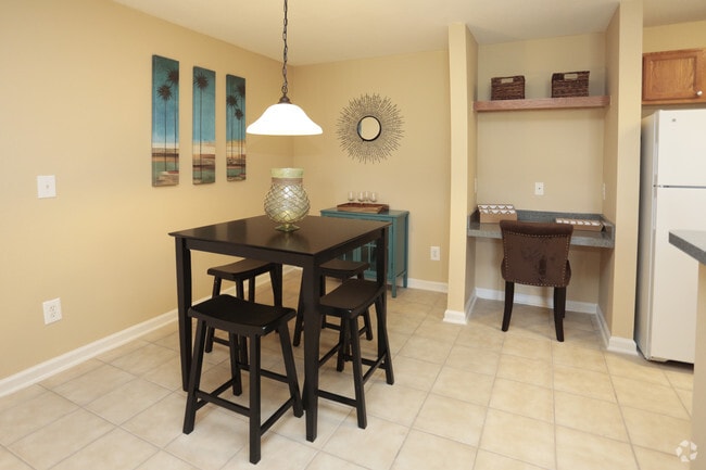 Photo - Thomas Chase Apartments