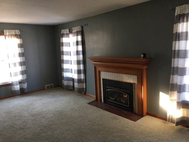 Livingroom - 801 Wolff St Unit Home