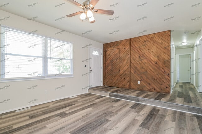 Photo - 2950 Aintree Dr