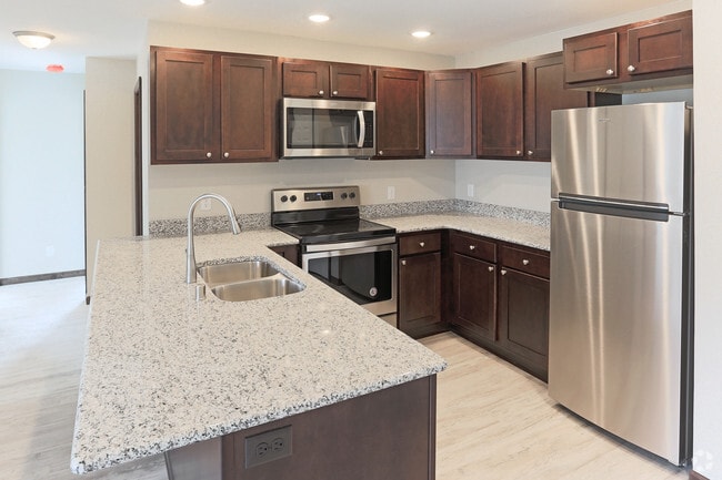 2BR, 2BA - 882 SF