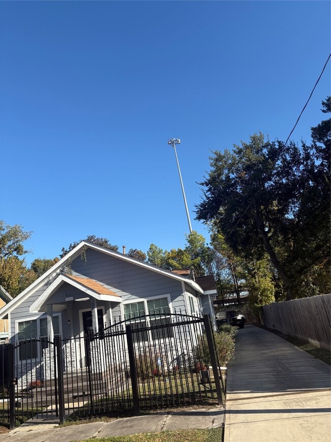 Photo - 3021 Gray St