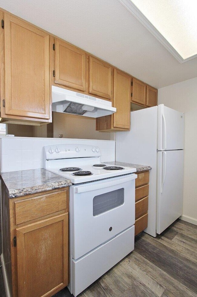 Photo - 527 N Moffatt Ave