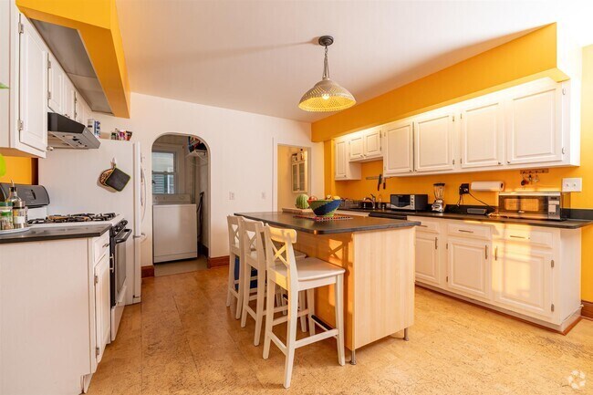 Building Photo - 11 Hinckley St Unit #1 Rental