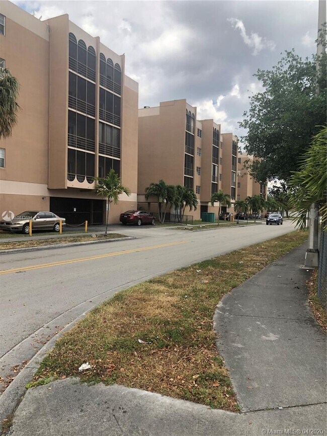 Photo - 4670 W 13th Ln Unit 212