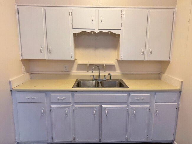 Photo - Affordable 2 Bed 1 Bath In Wendover Hills