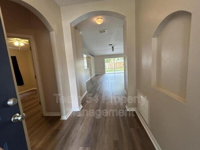 Photo - 30534 Tremont Dr