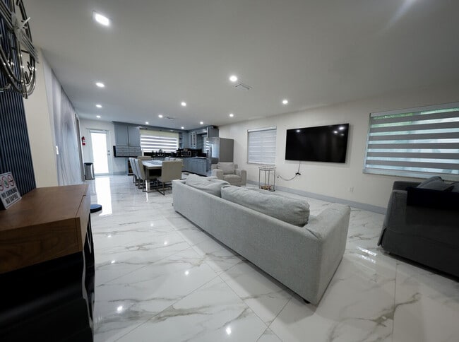 Photo - 1228 NE 89th St Unidad ID1255492P