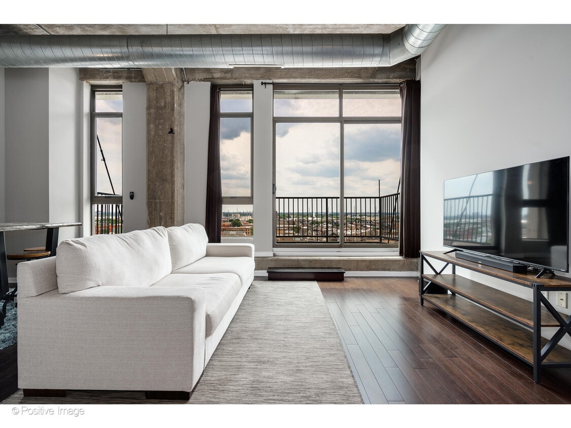Photo - 1550 S Blue Island Ave (Chicago, IL)