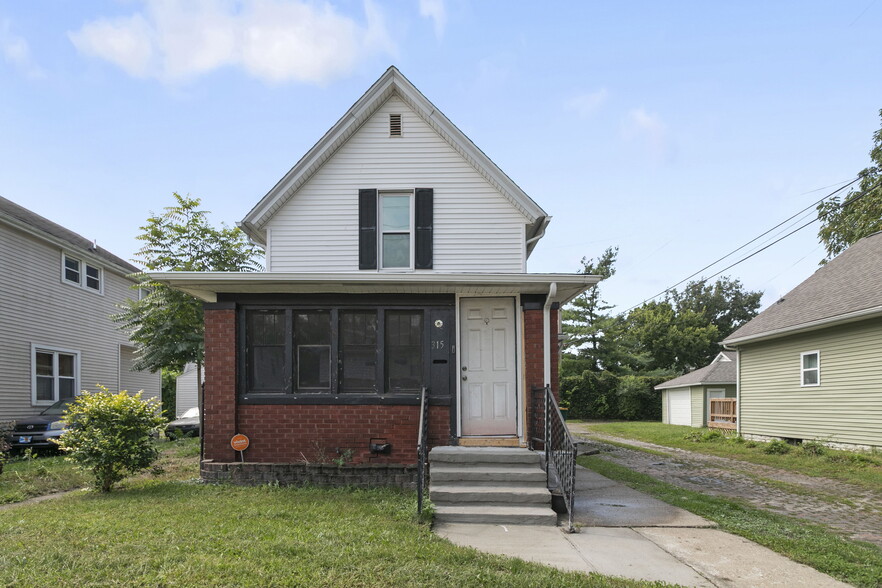 315 S West St