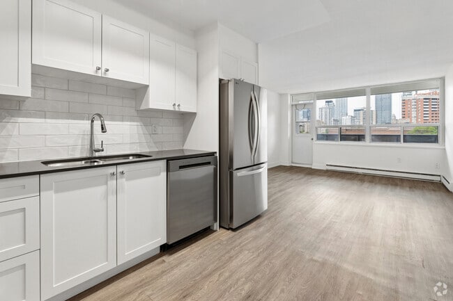 Interior Photo - 155 Wellesley Street East