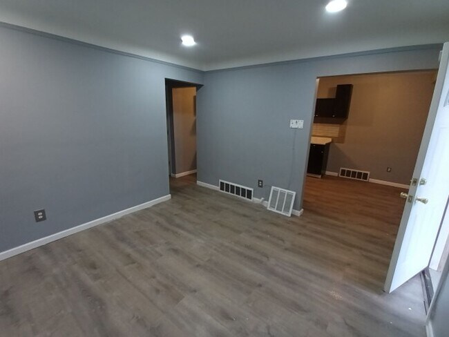 Photo - 3 bed/1 bath bungalow - Now Available!