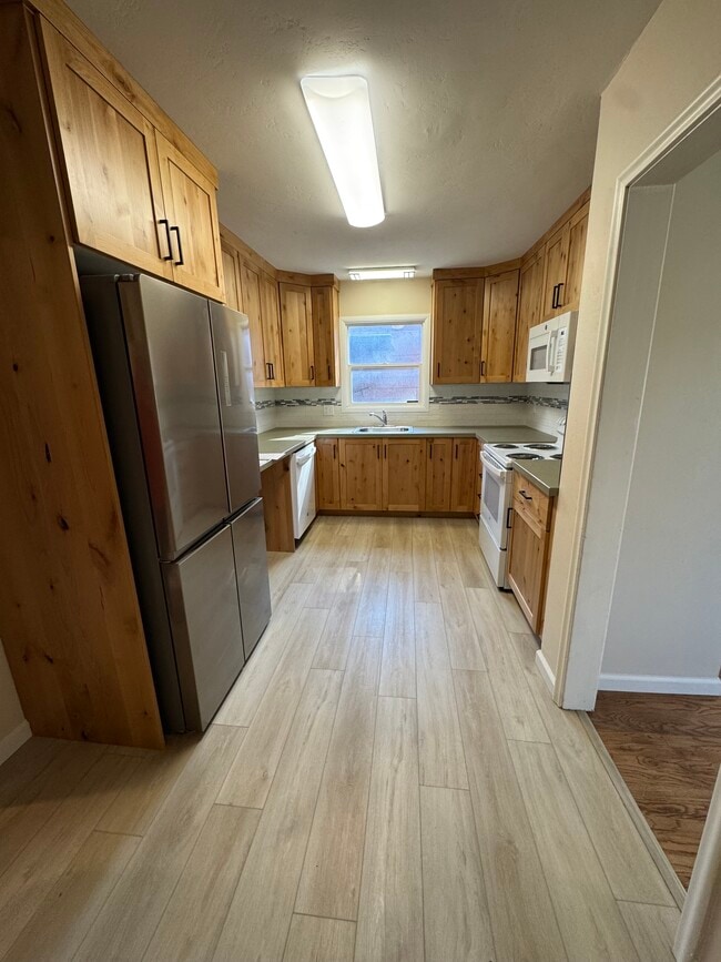 Photo - 216 S 11th Ave