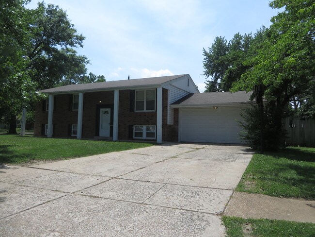 Front - 1505 Burning Tree Dr